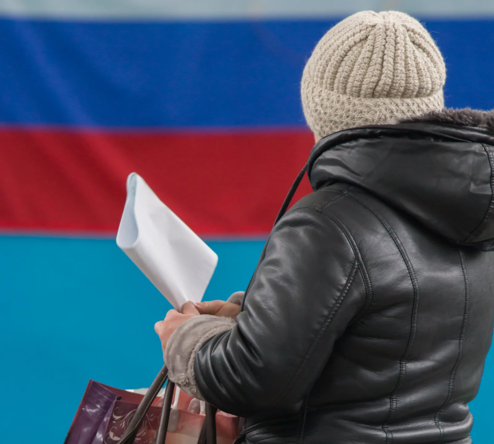 Паспорт иностранца, миграционная карта и трудовой договор для оформления патента на работу